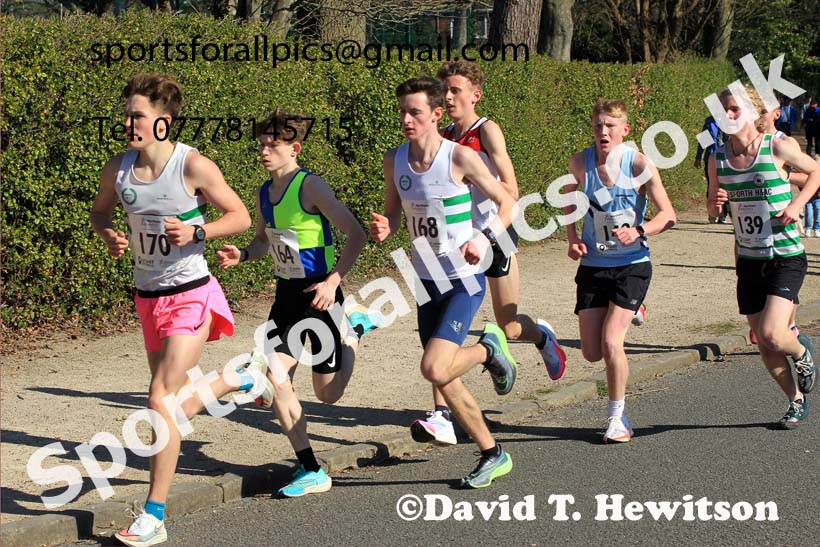 Mens Under-17s 5k, 2022 Northern 12 and 6 Stage Road Relays,  Birkenhead Park, Birkenhead, Wirral.  Photo: David T. Hewitson/Sports for All Pics